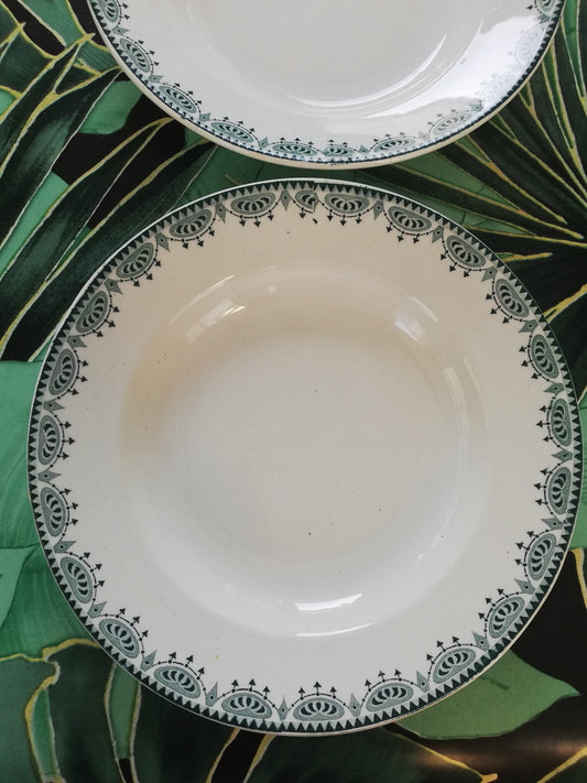 Assiette creuse terre de fer vert  Saint Amand