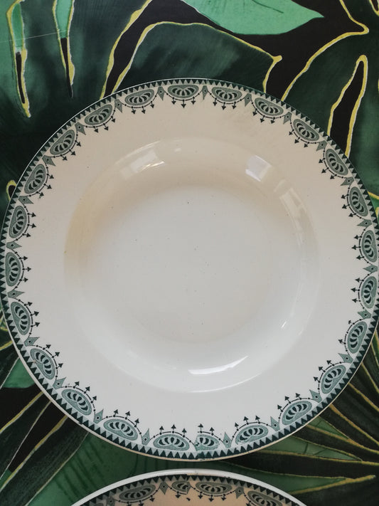 Assiette creuse terre de fer vert  Saint Amand