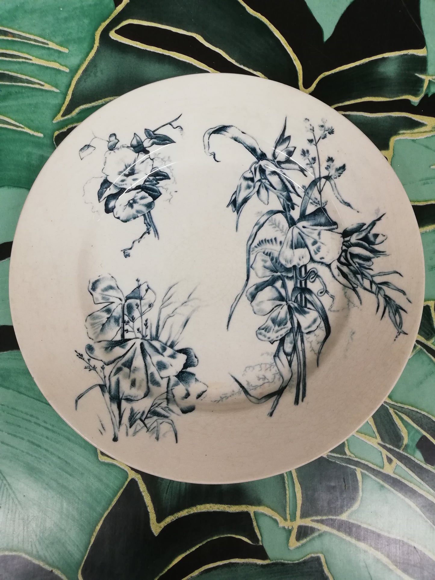 Assiette terre de fer libellule art nouveau