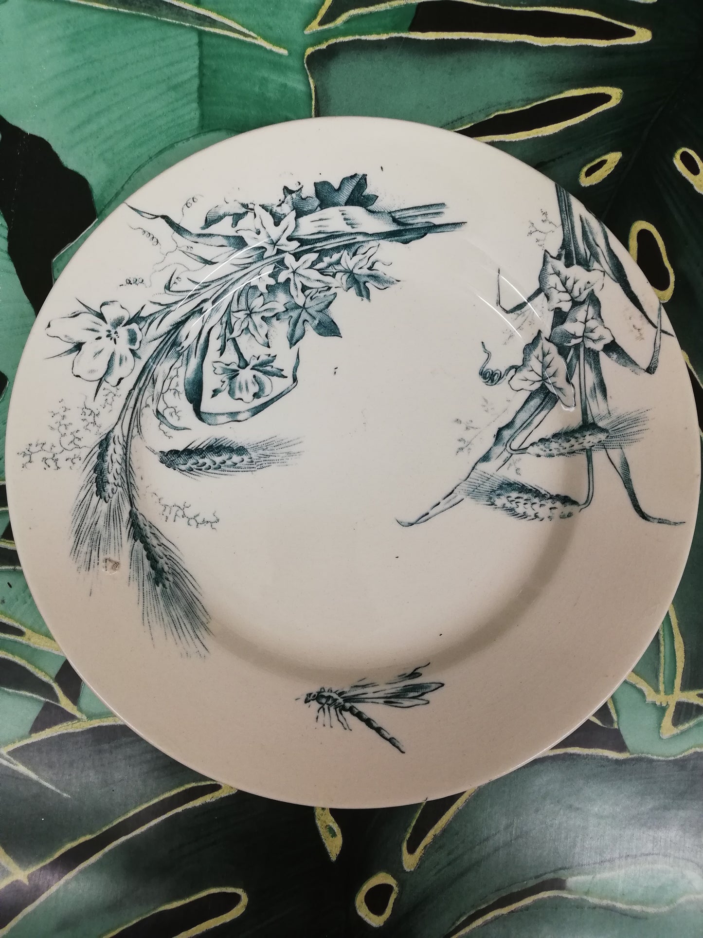 Assiette terre de fer libellule art nouveau