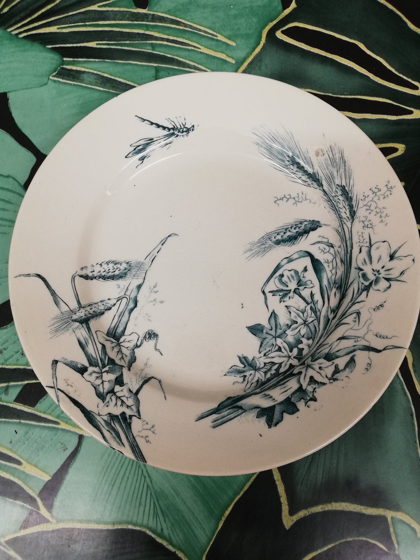 Assiette terre de fer libellule art nouveau