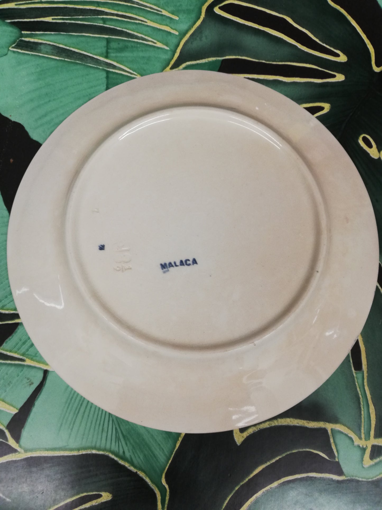 Assiette terre de fer Malaca