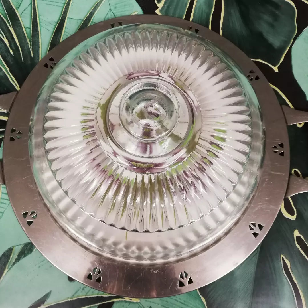 Plat avec monture et poignée metal