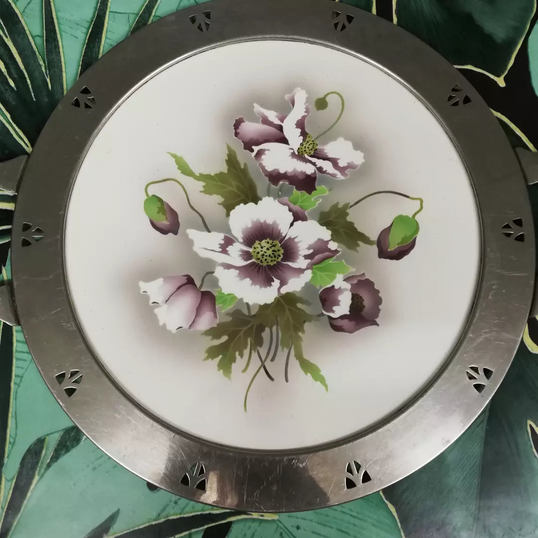 Plat avec monture et poignée metal