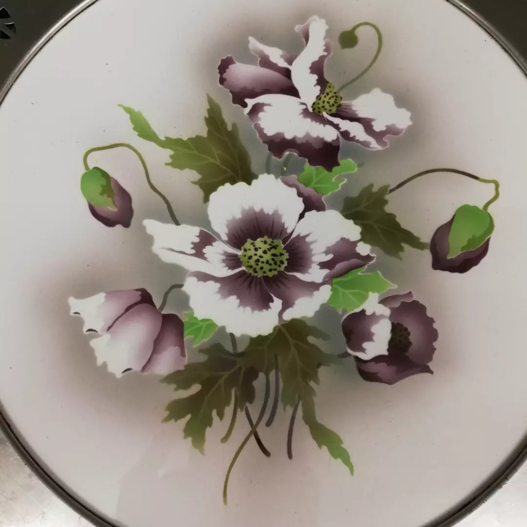 Plat avec monture et poignée metal
