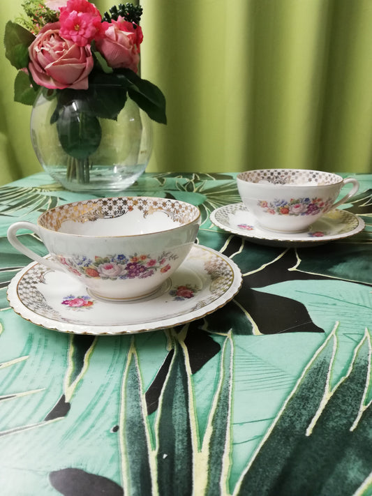 2 tasses à dejeuner en porcelaine de luxe du Berry