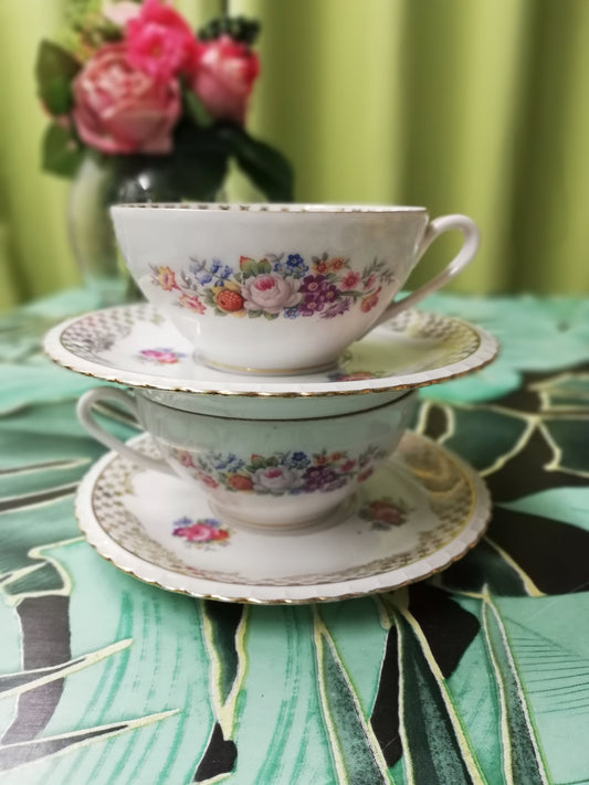 2 tasses à dejeuner en porcelaine de luxe du Berry