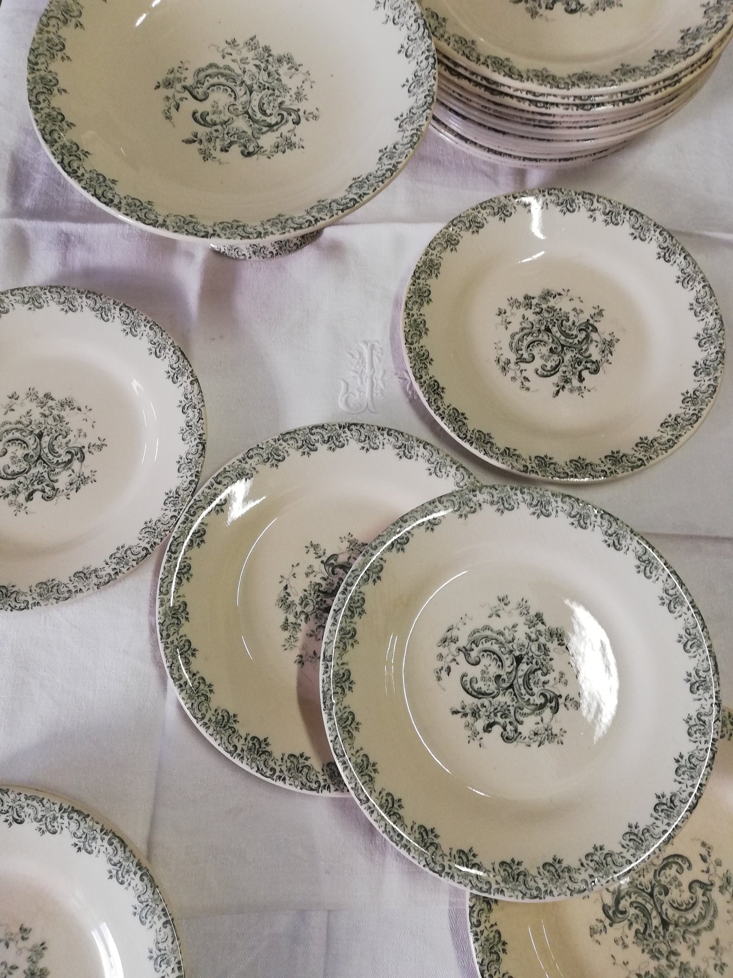 Assiette Gien Louis XV