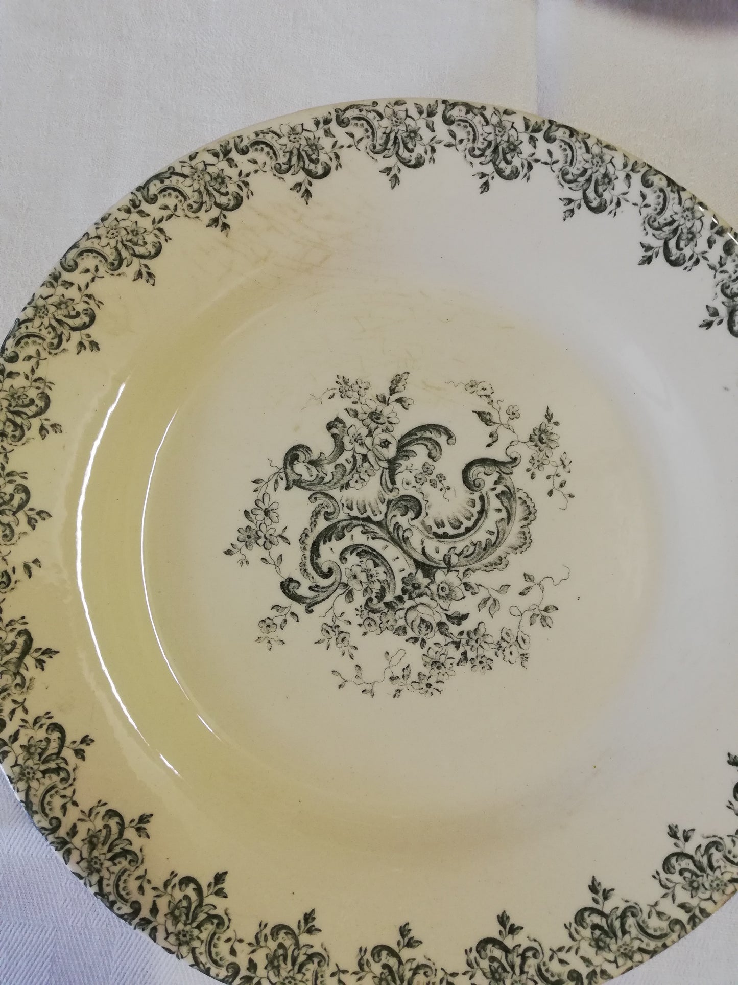 Assiette Gien Louis XV