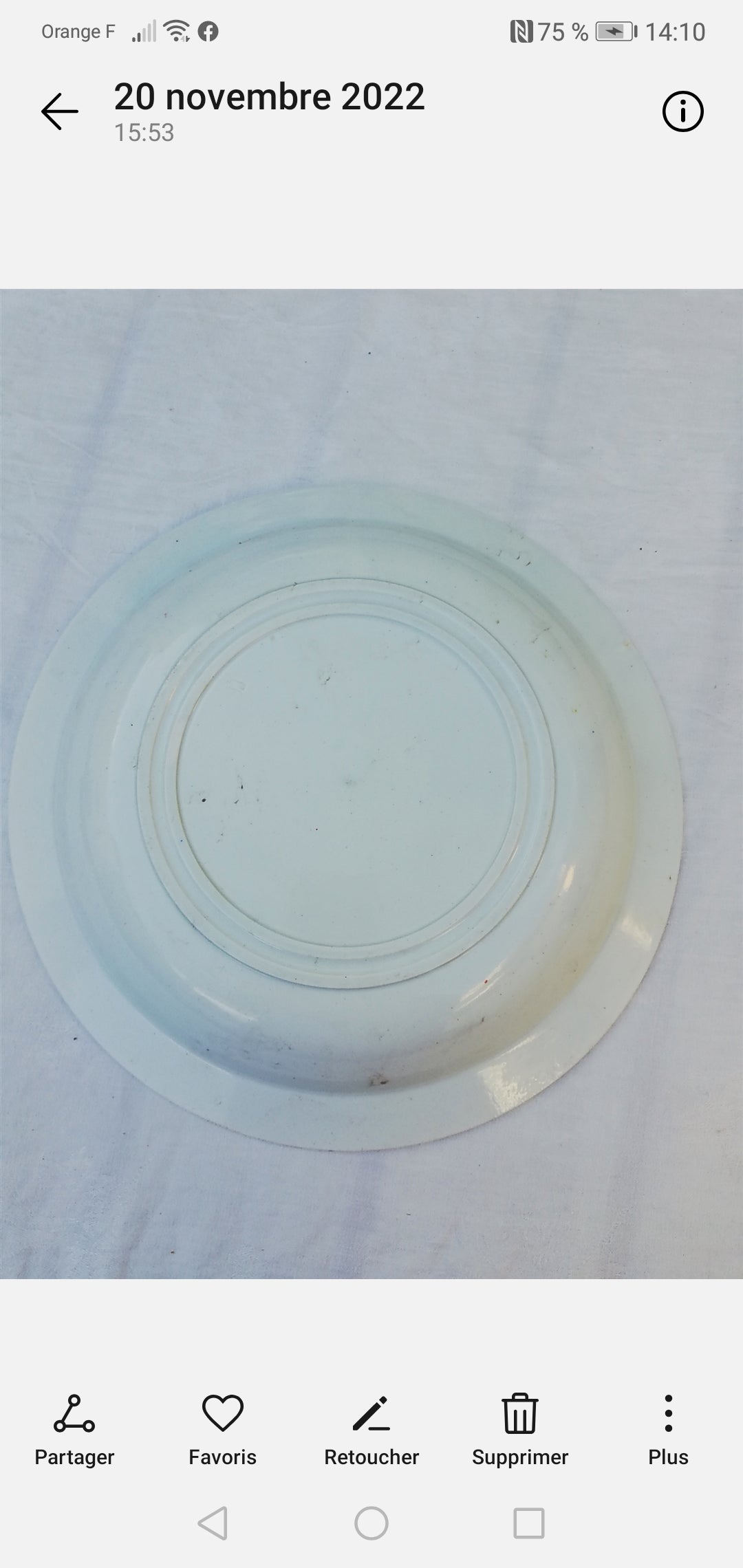 Plat Rond en Terre de Fer