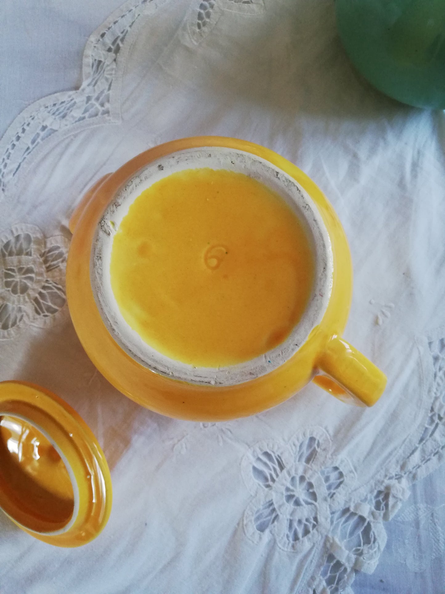 Gelbe Vintage-Kaffeemaschine