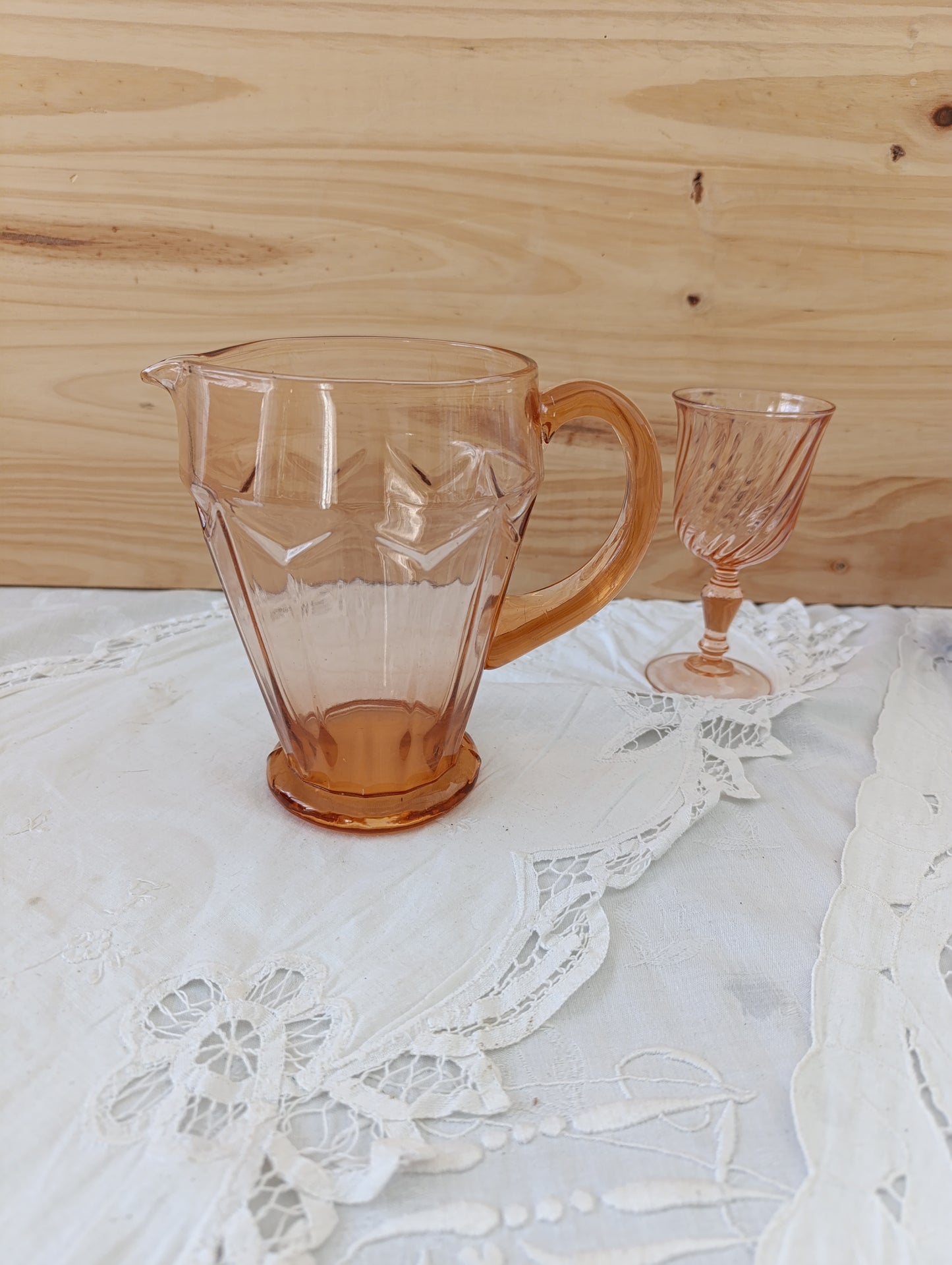 Carafe ancienne verre rose