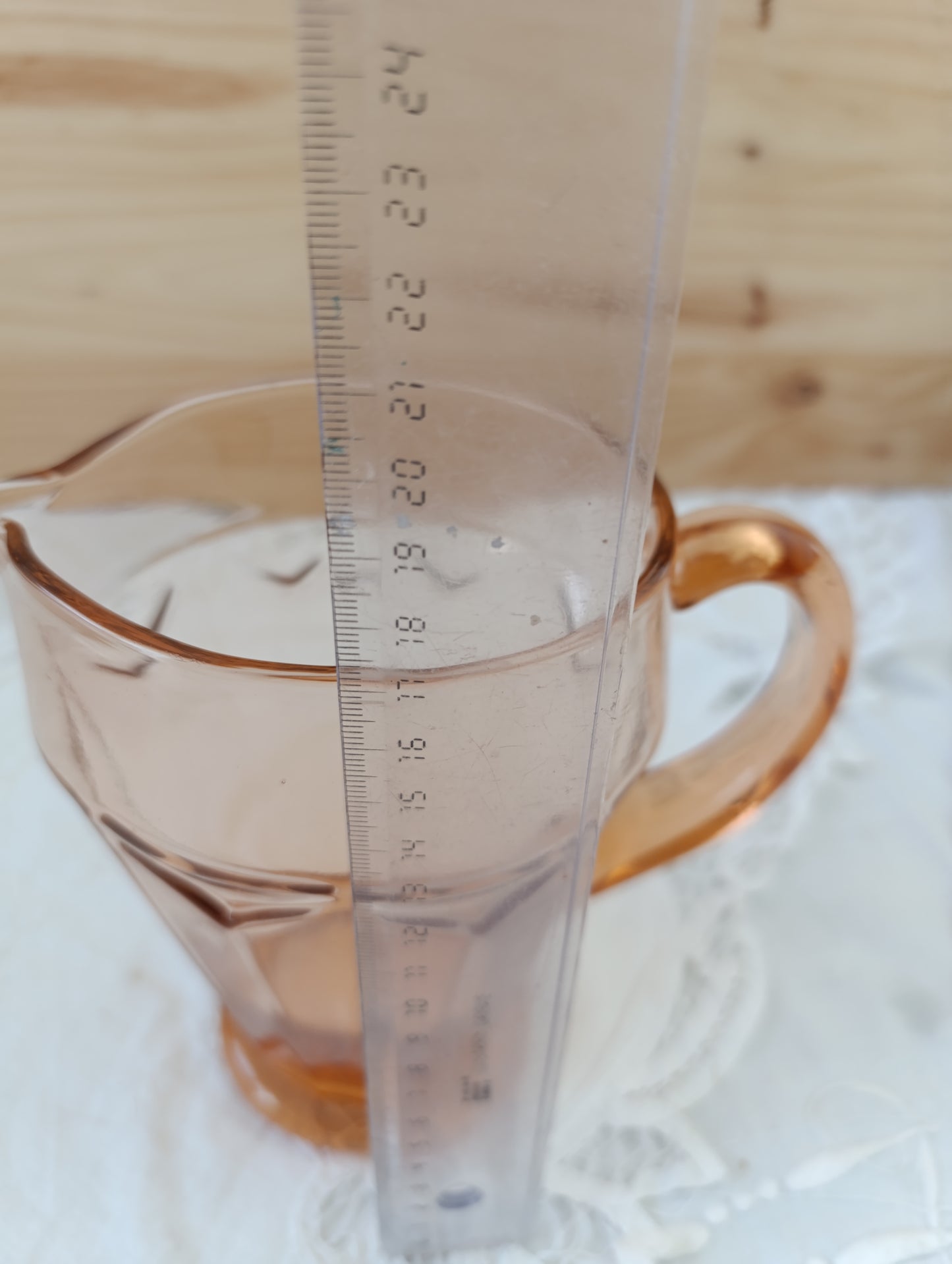 Carafe ancienne verre rose