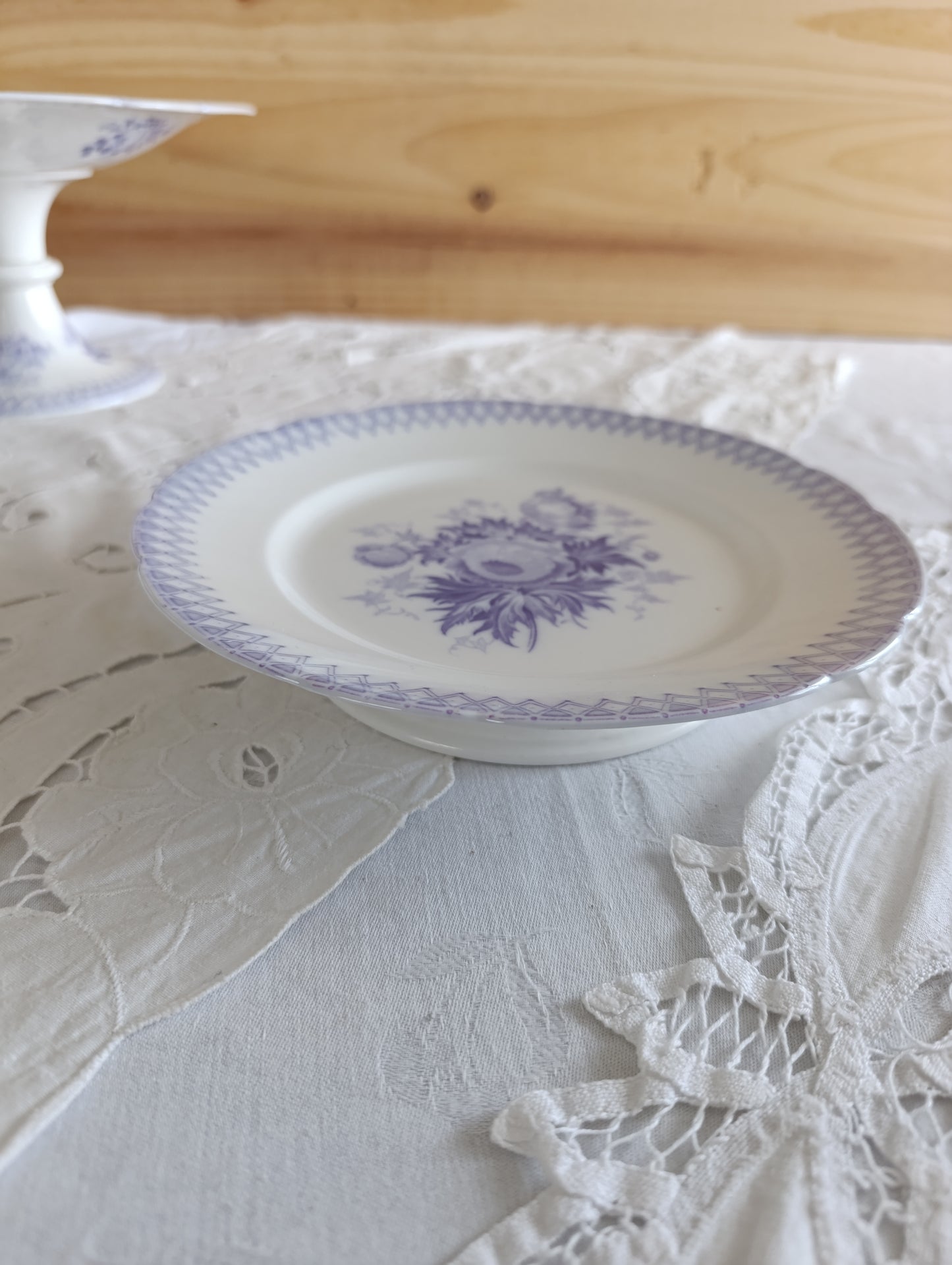 Assiette sur pied porcelaine Sarreguemines