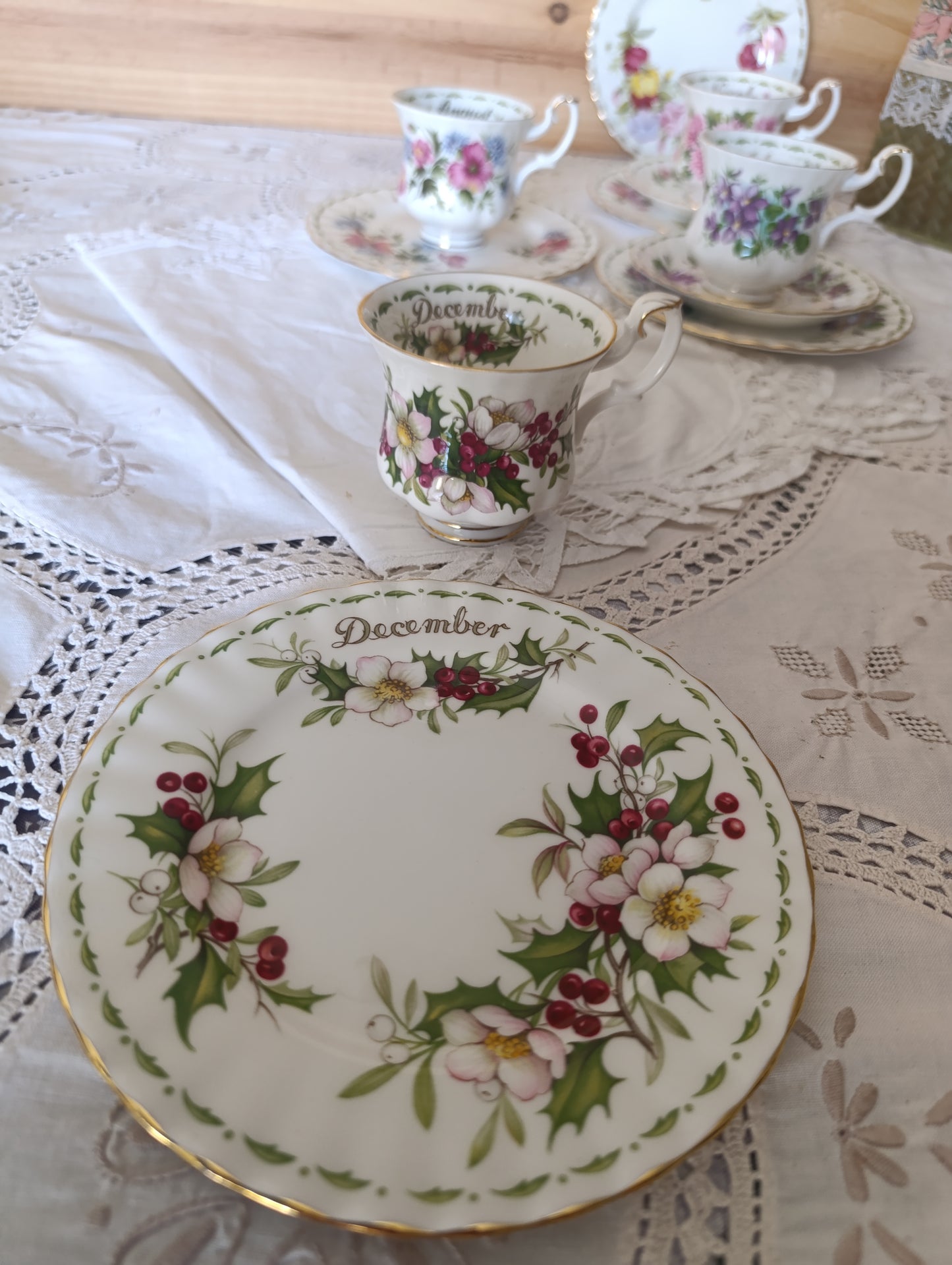 Tasse et petite assiette Royal Albert December christmas Rose