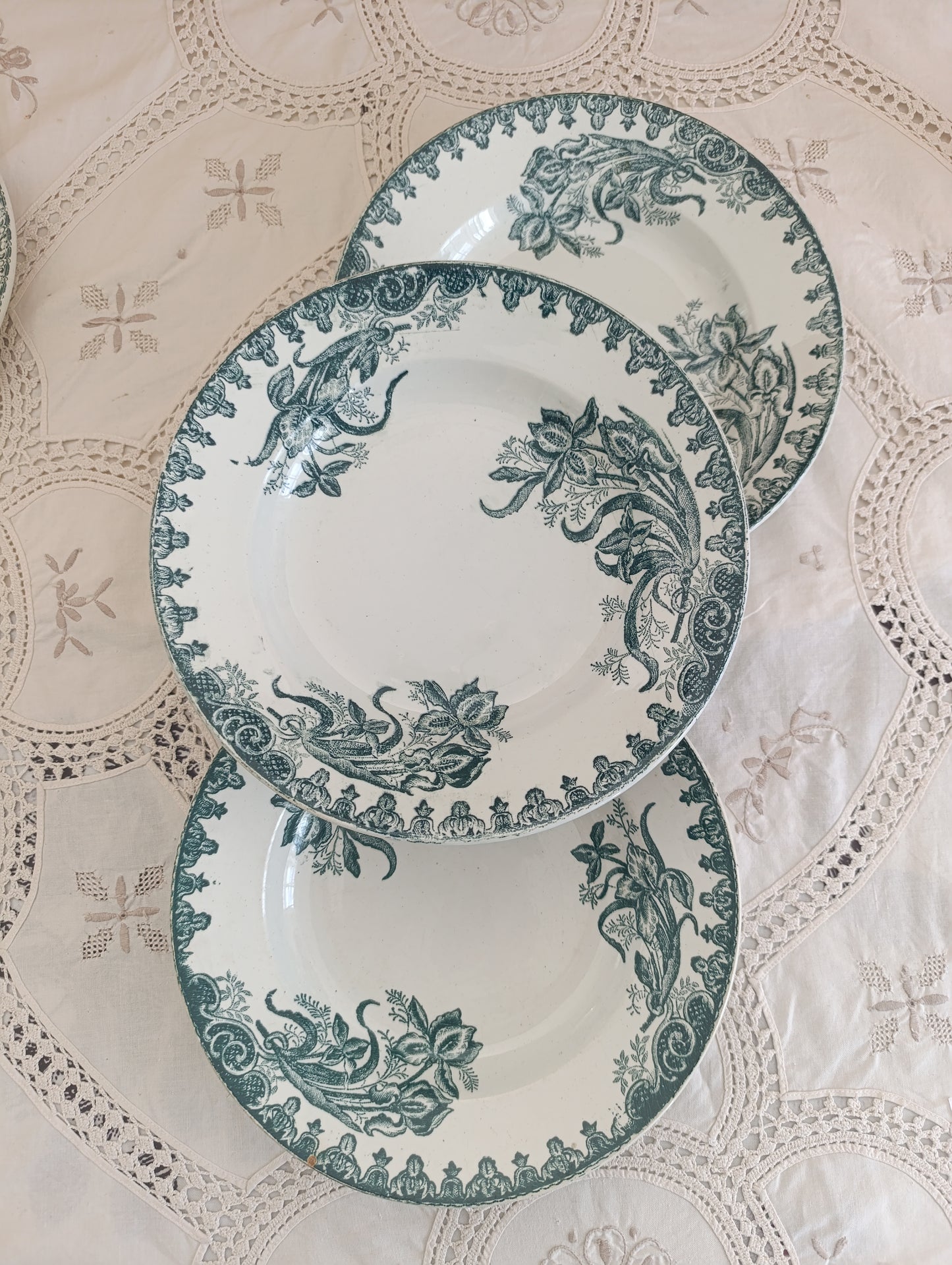 3 assiettes creuses  Iris Saint Amandinoise