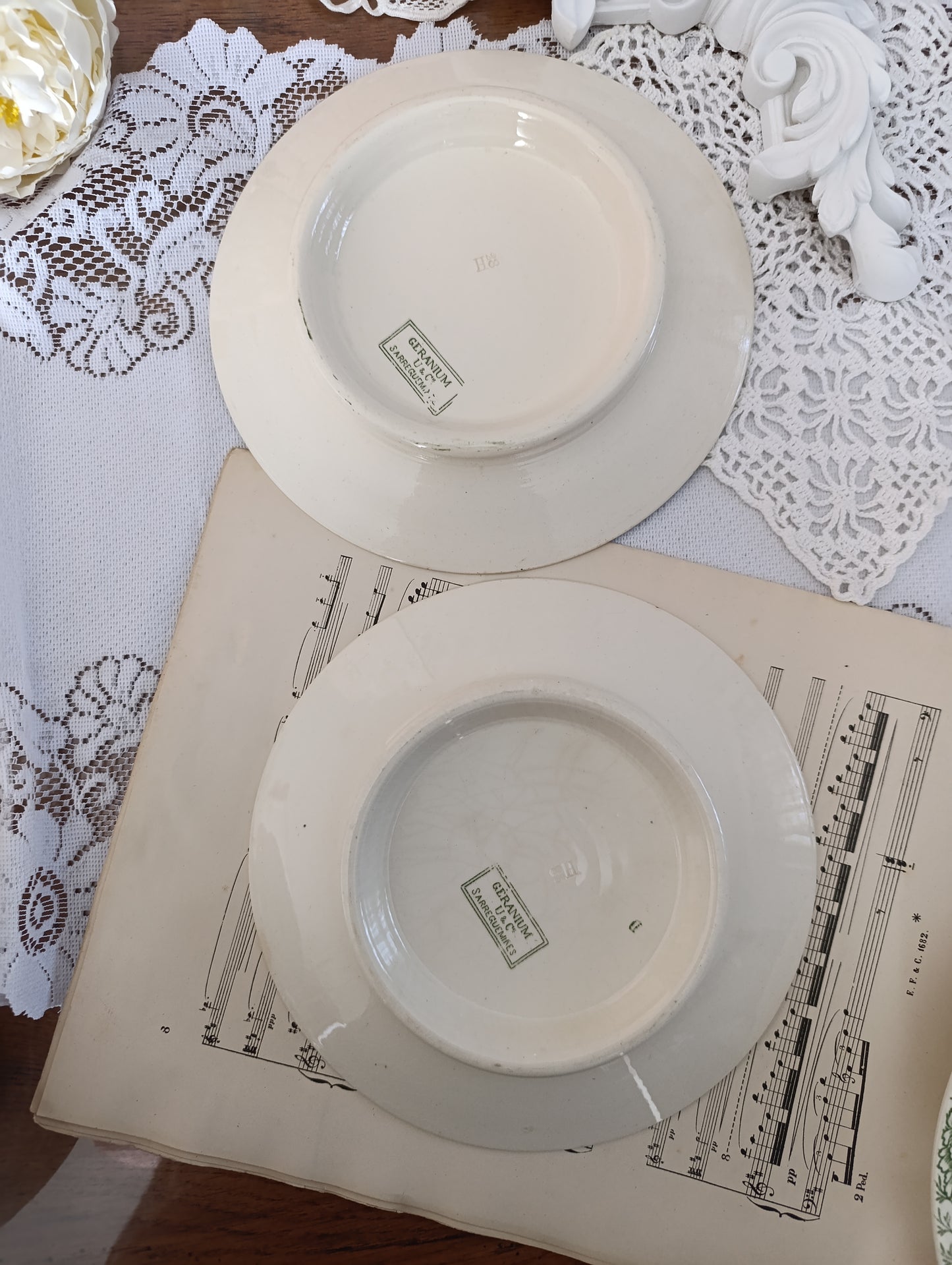 Assiette sur pied Géranium Sarreguemines