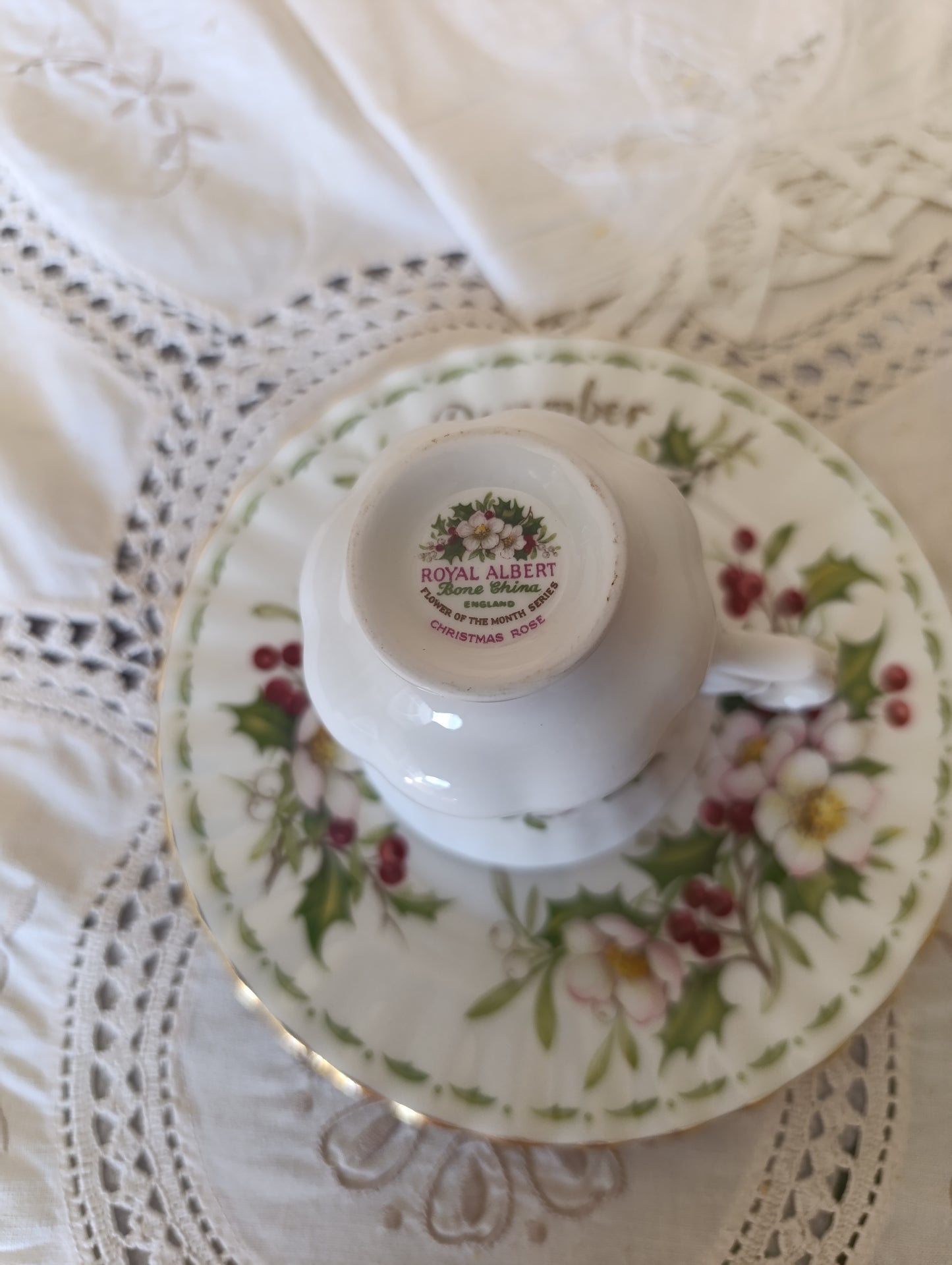 Tasse et petite assiette Royal Albert December christmas Rose