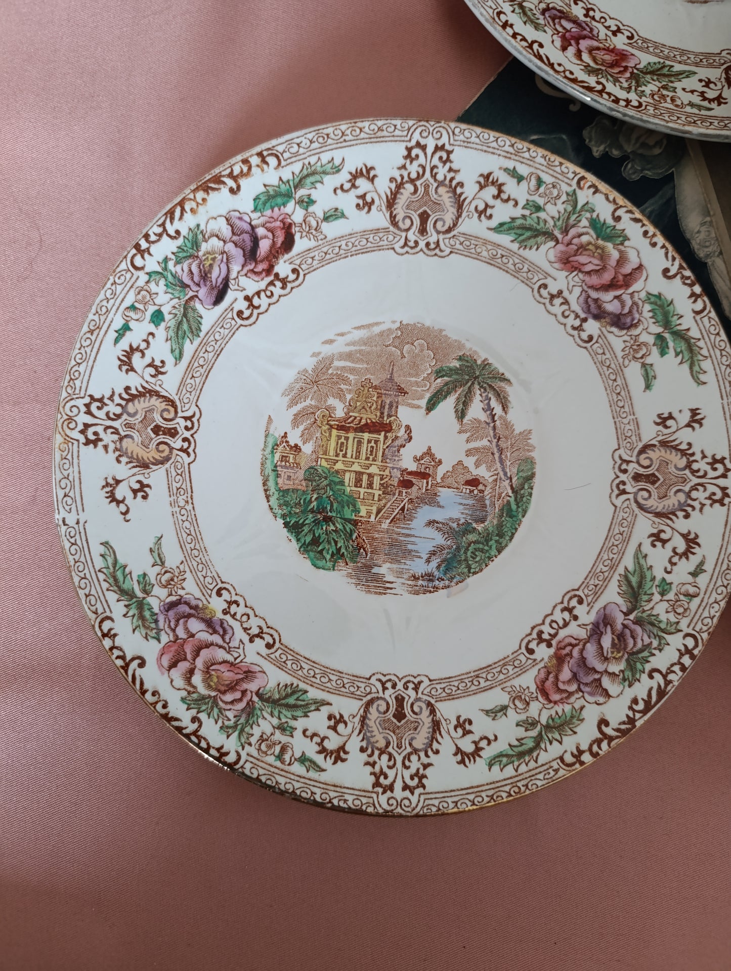 Assiette Cyprus Longwy terre de fer polychrome