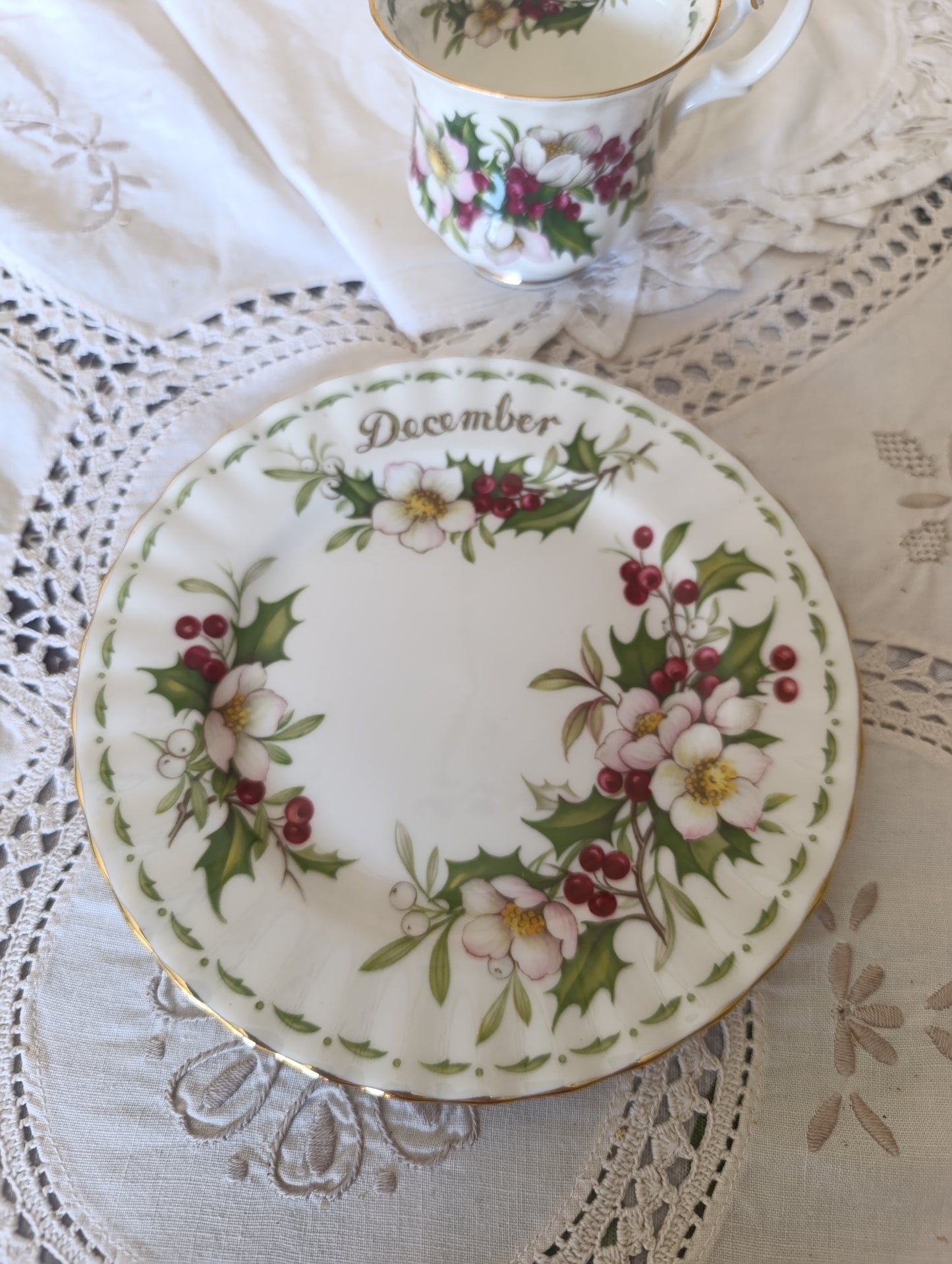 Tasse et petite assiette Royal Albert December christmas Rose