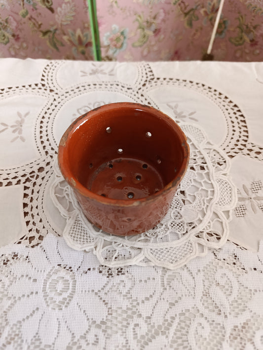Moule à faisselle ancien