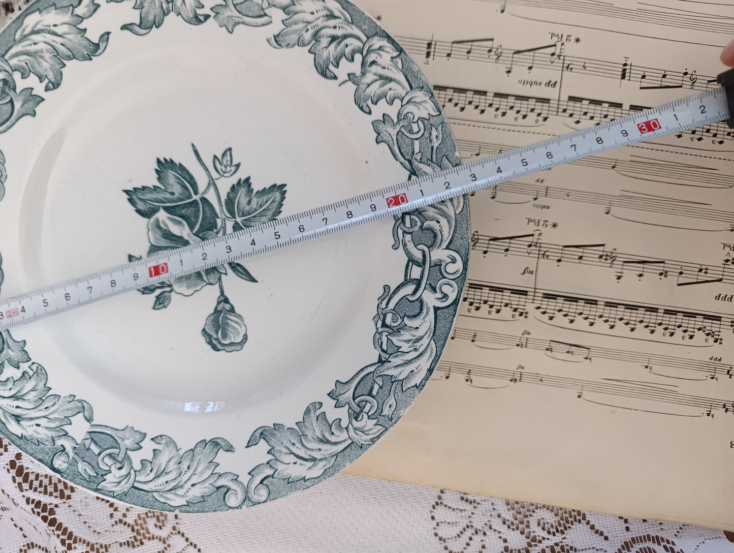 Assiette sur pied Valérie Saint Amand