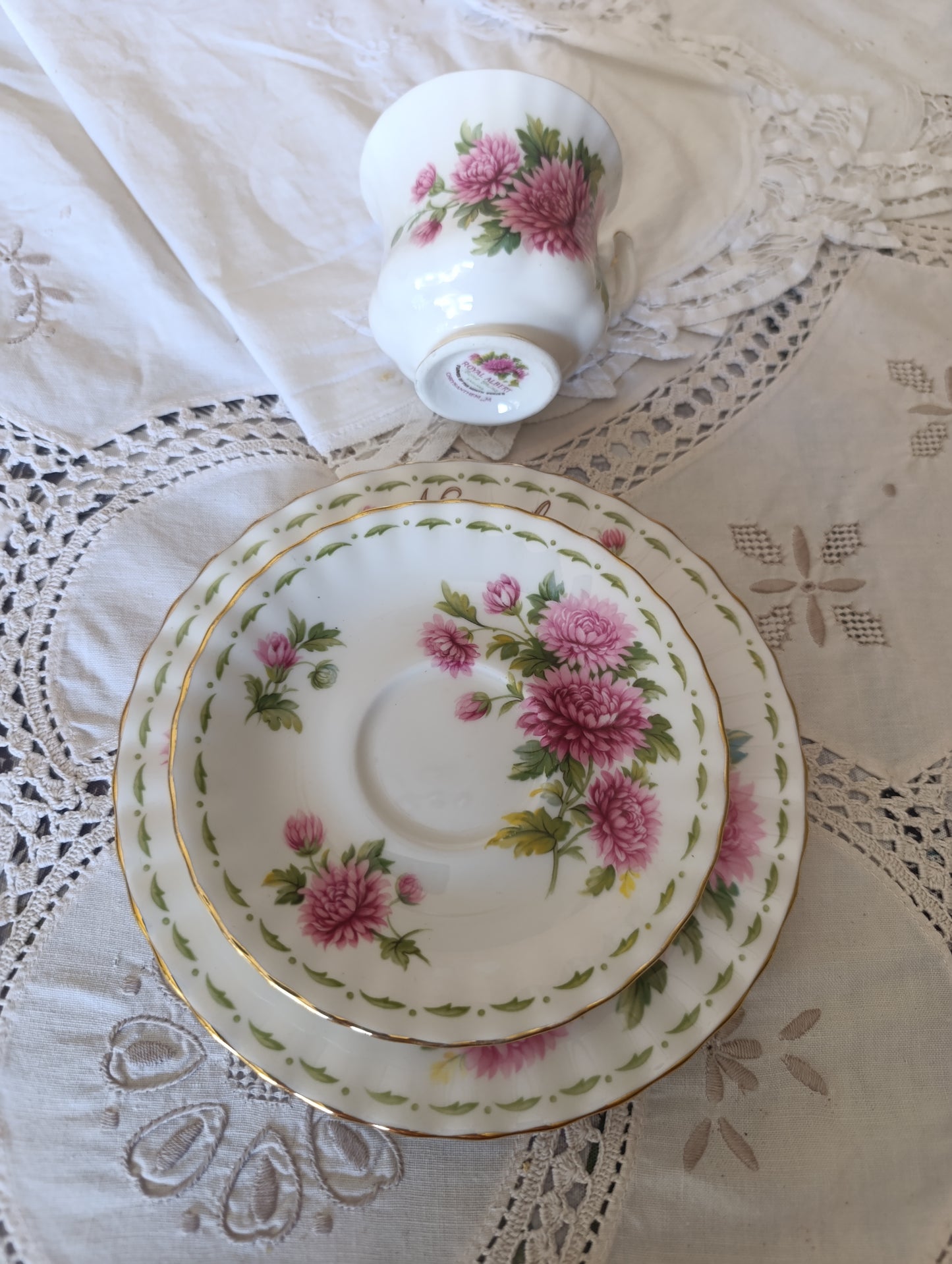 Tasse, sous tasse et assiette  Royal Albert November Chrysanthem