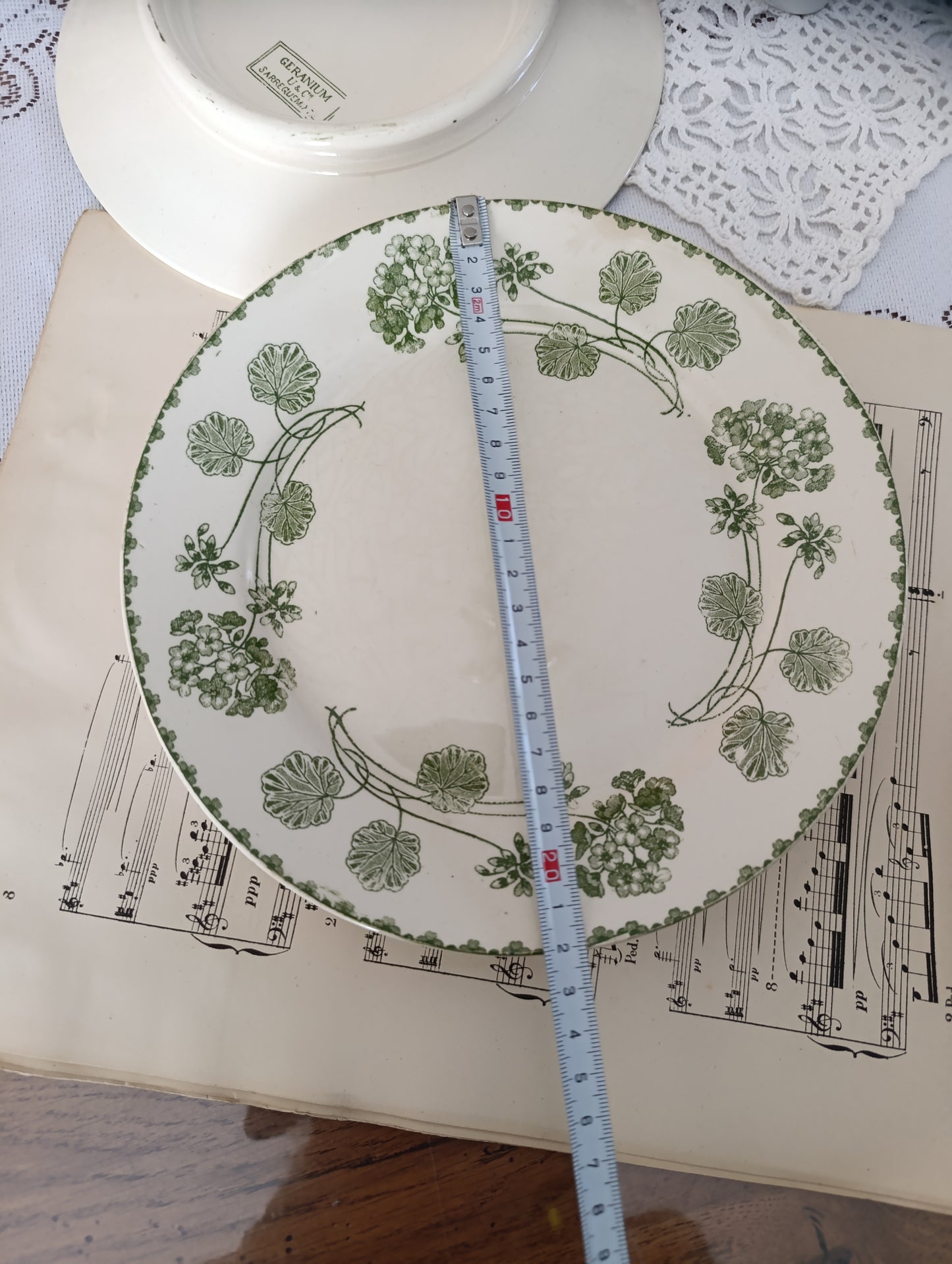 Assiette sur pied Géranium Sarreguemines