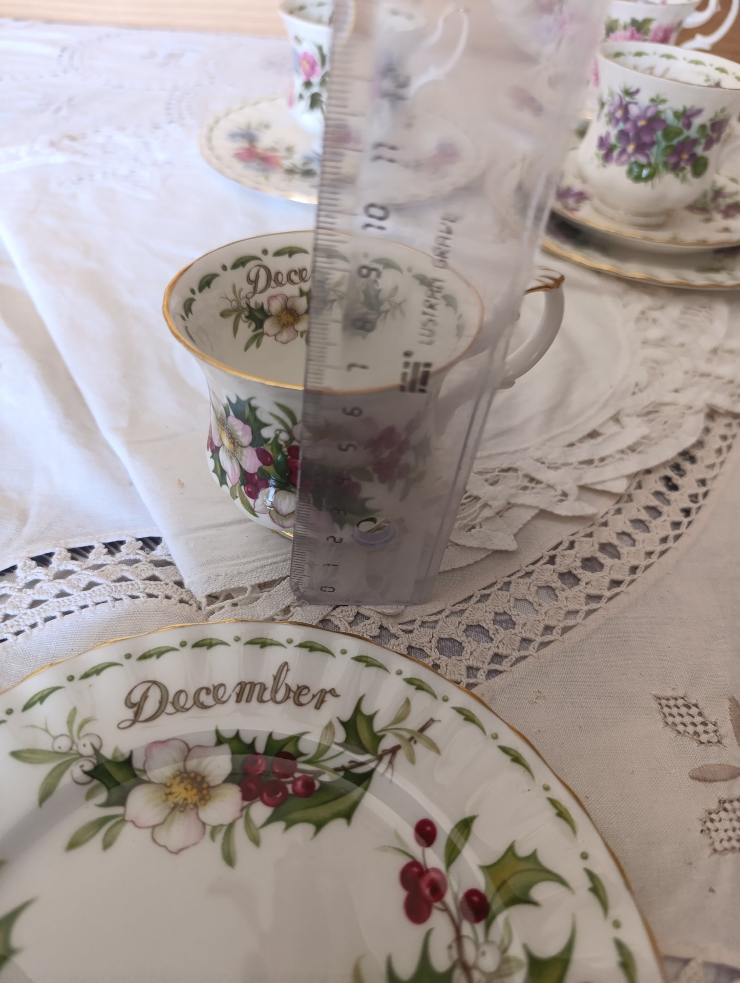 Tasse et petite assiette Royal Albert December christmas Rose