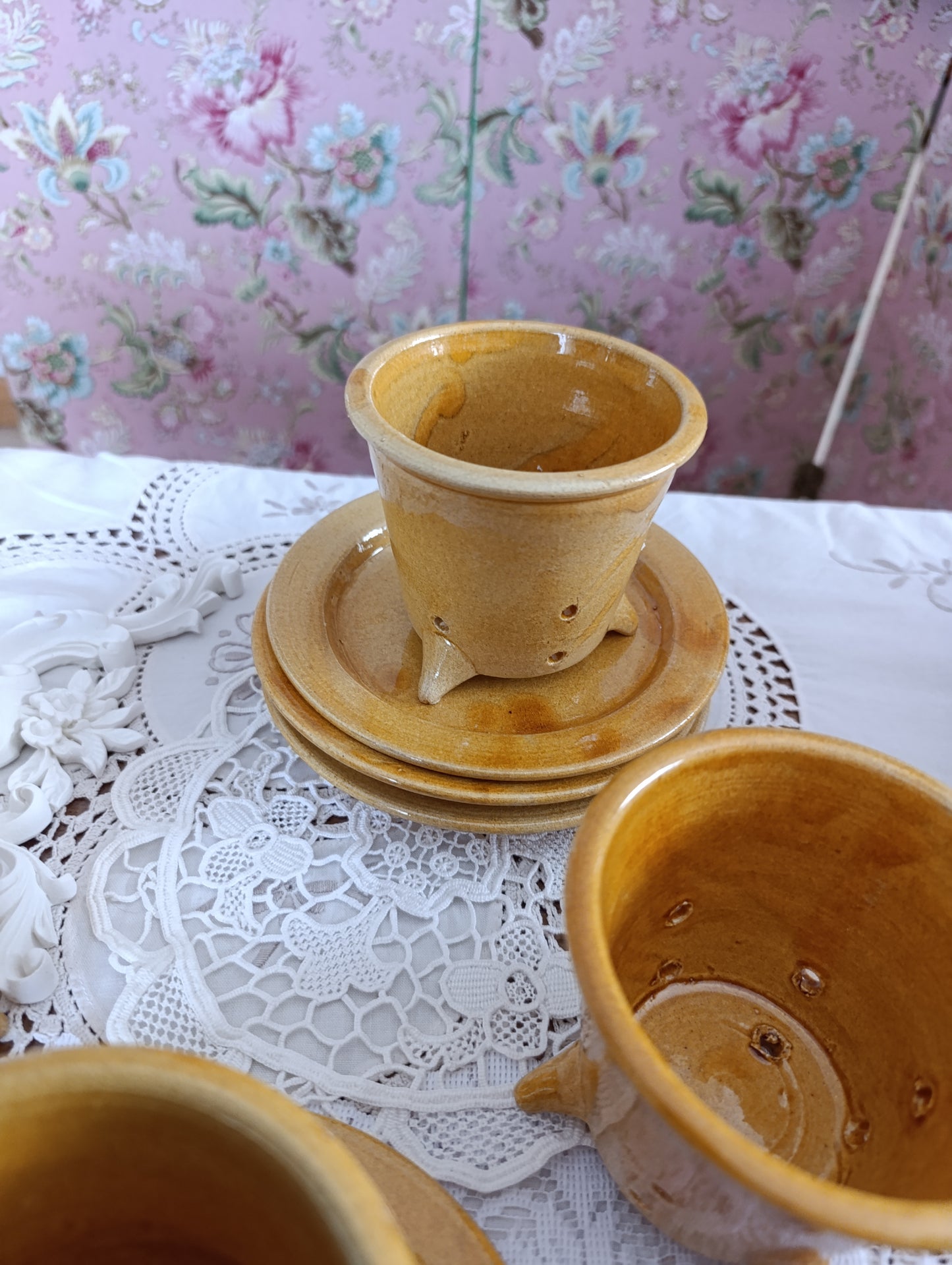 Pot à faisselle ancien