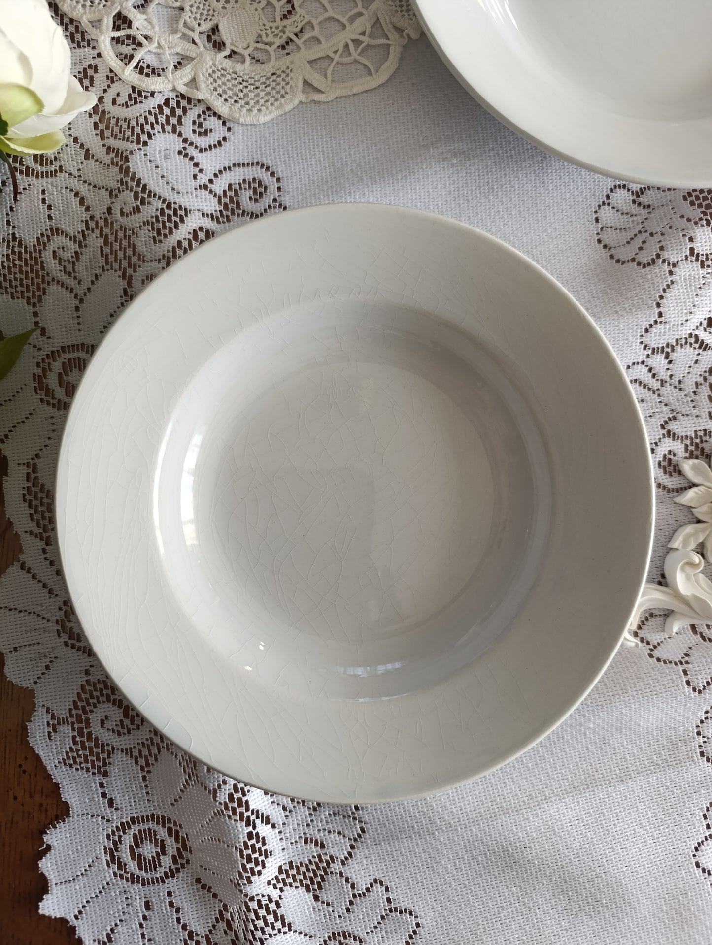 Assiette creuse Terre de fer blanche Sarreguemines Gien Pexonne