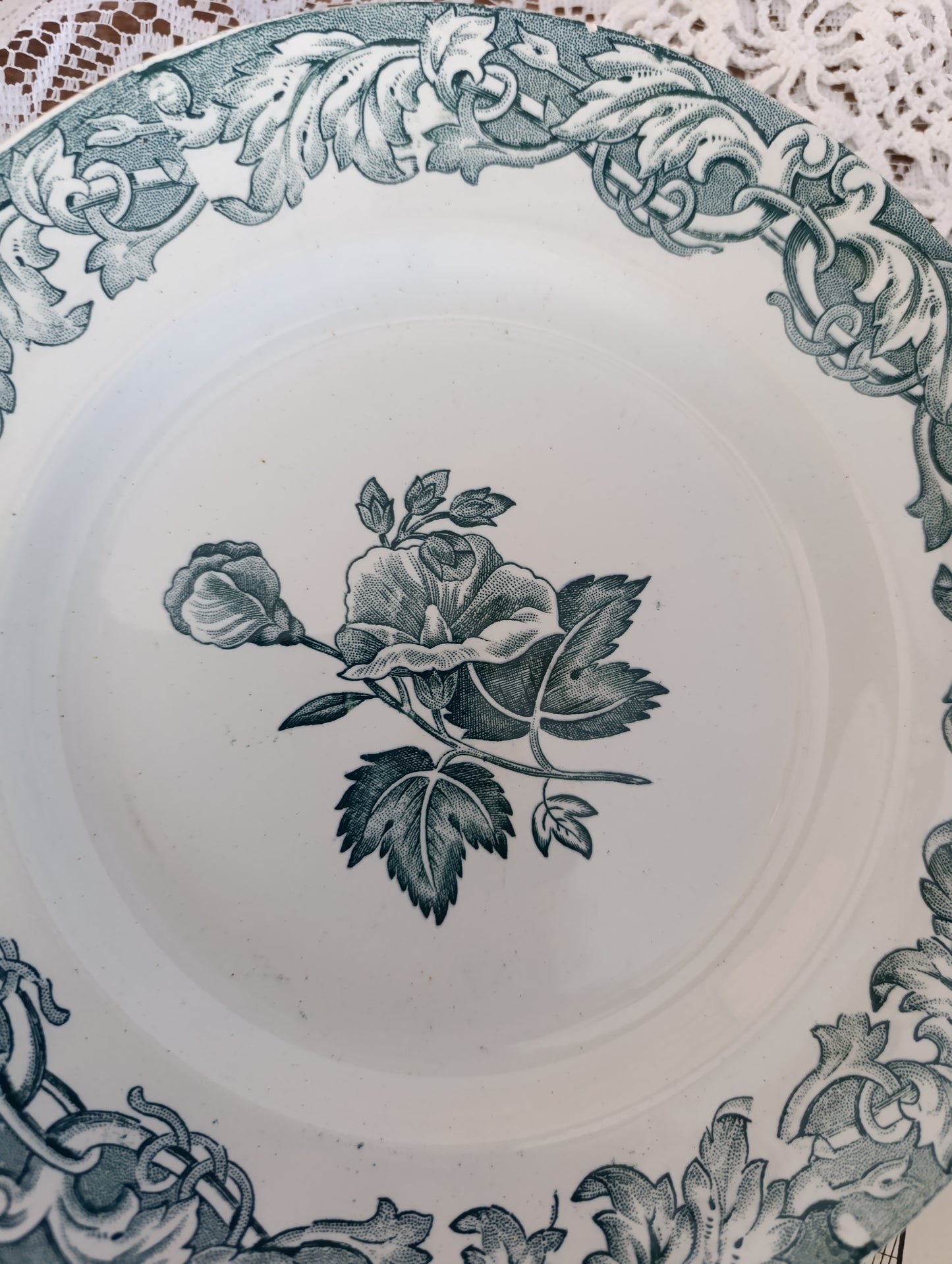 Assiette sur pied Valérie Saint Amand