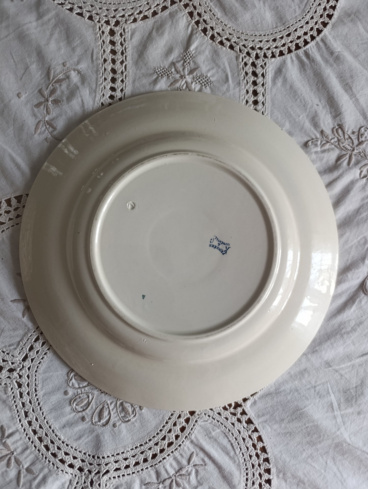 Assiette de présentation terre de fer Pensée KG Luneville