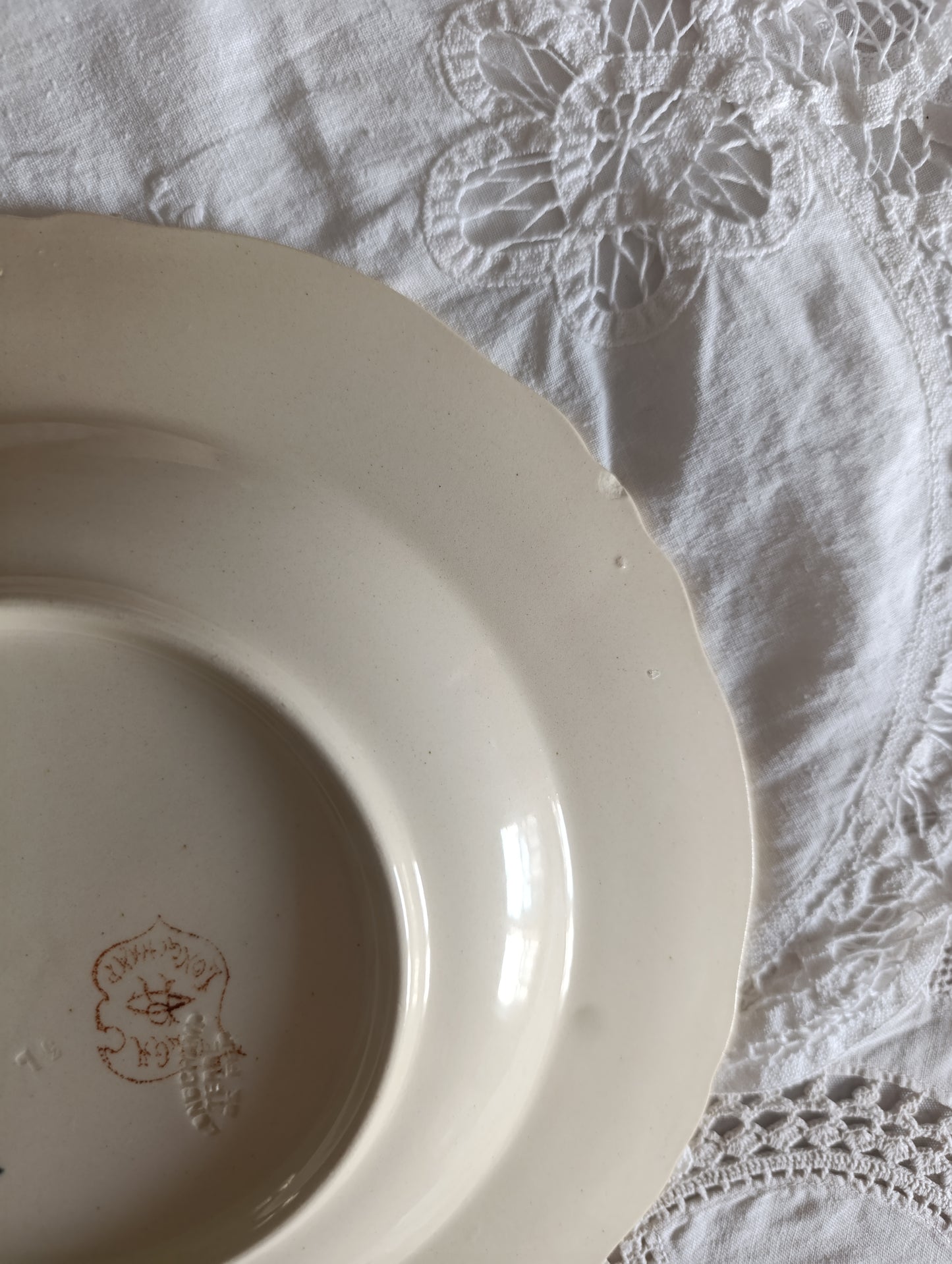 Assiette à soupe Olga Longchamp terre de fer polychrome