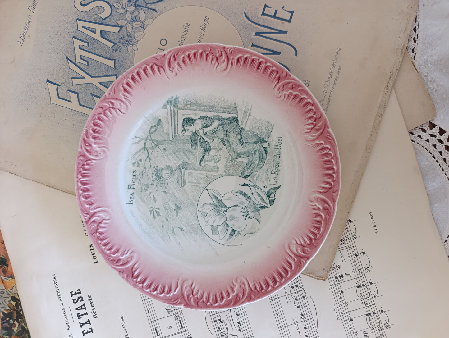 Assiette la rose de Noël Digoin Sarreguemines