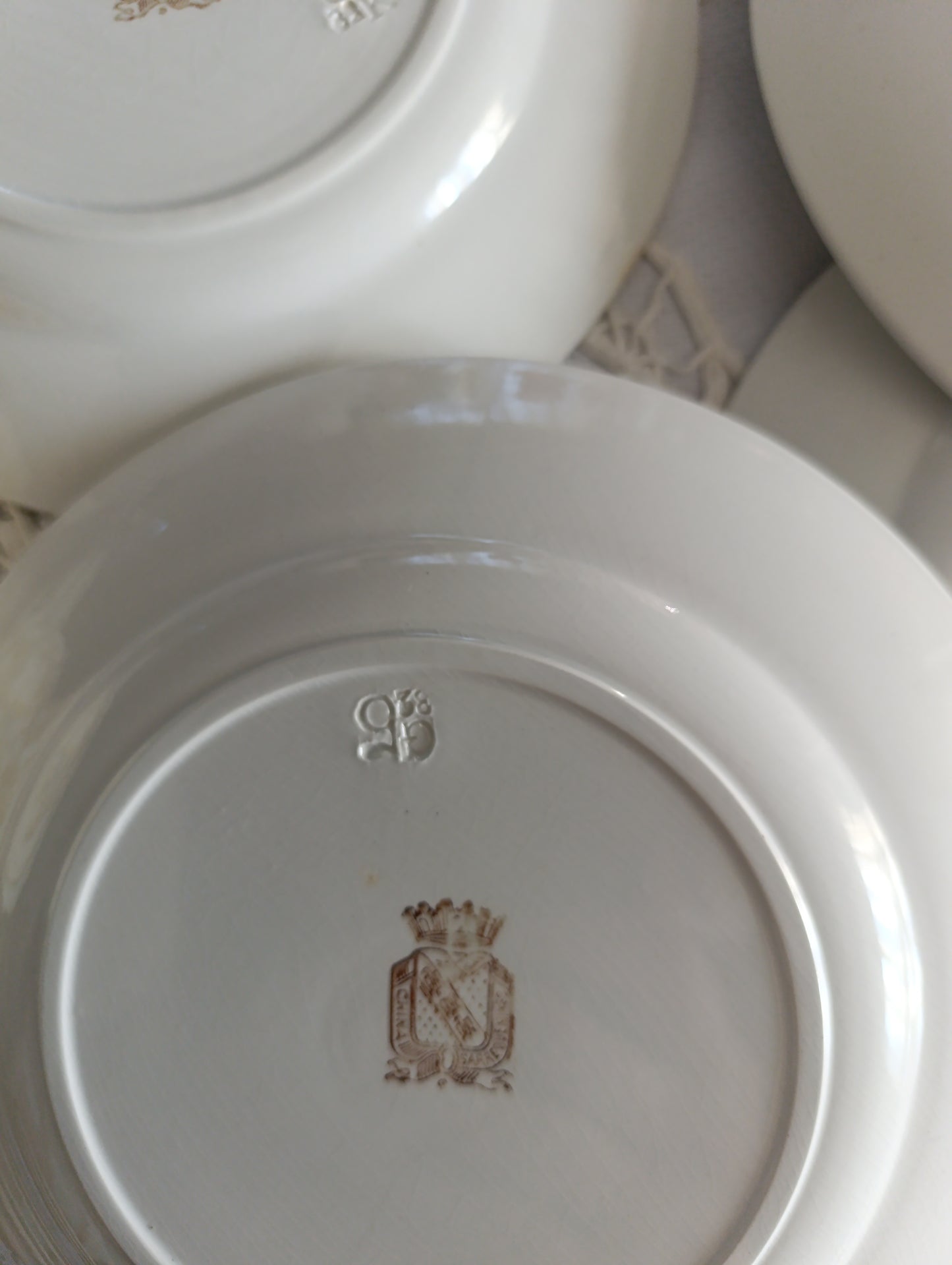 Assiette terre de fer blanche China Sarreguemines