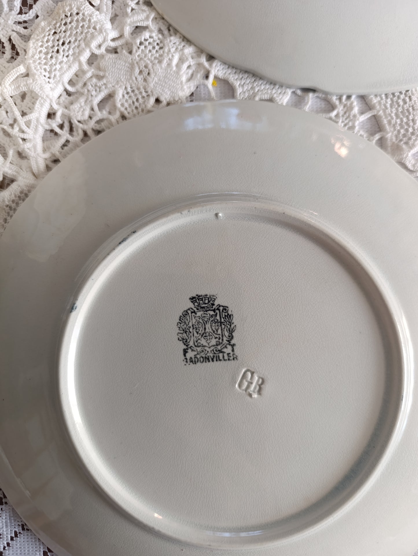 Assiettes cerises Badonviller terre de fer