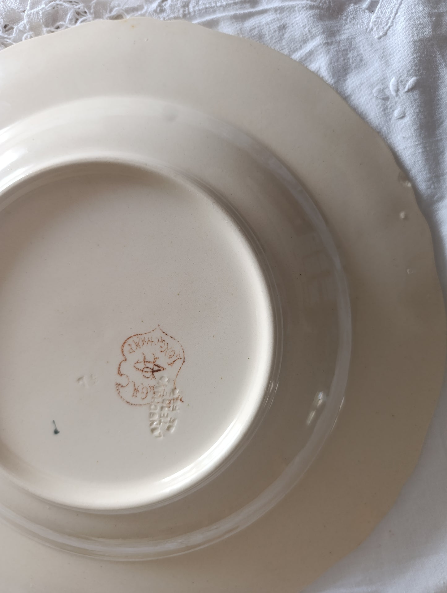 Assiette à soupe Olga Longchamp terre de fer polychrome