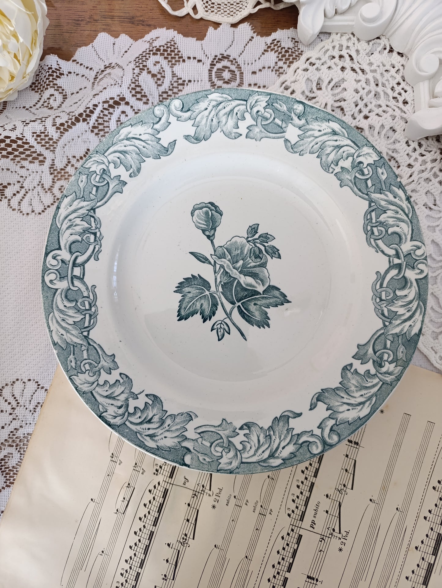 Assiette sur pied Valérie Saint Amand