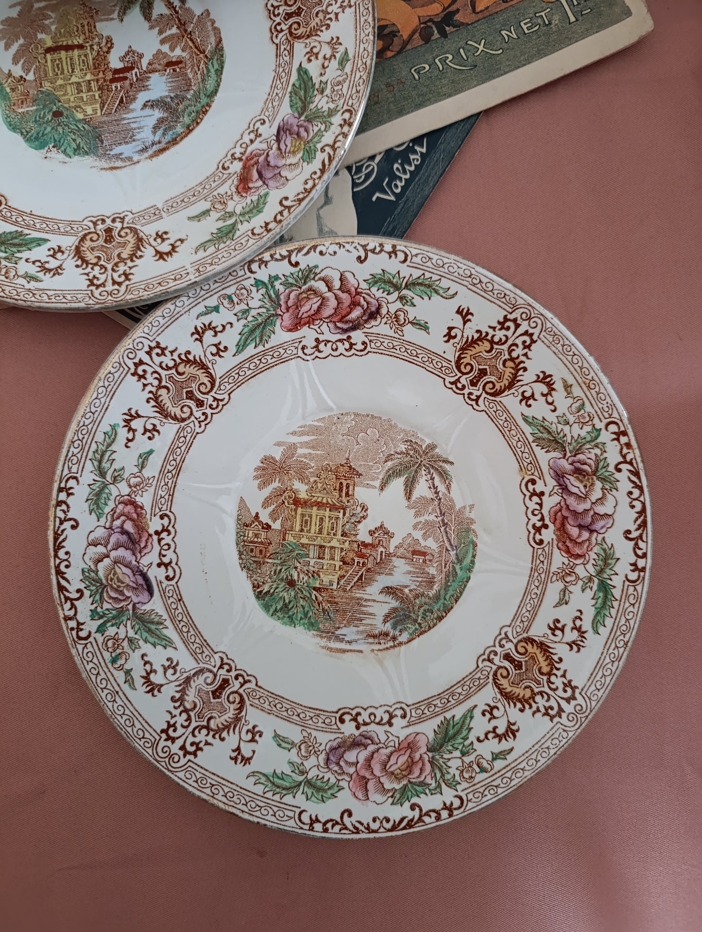 Assiette Cyprus Longwy terre de fer polychrome