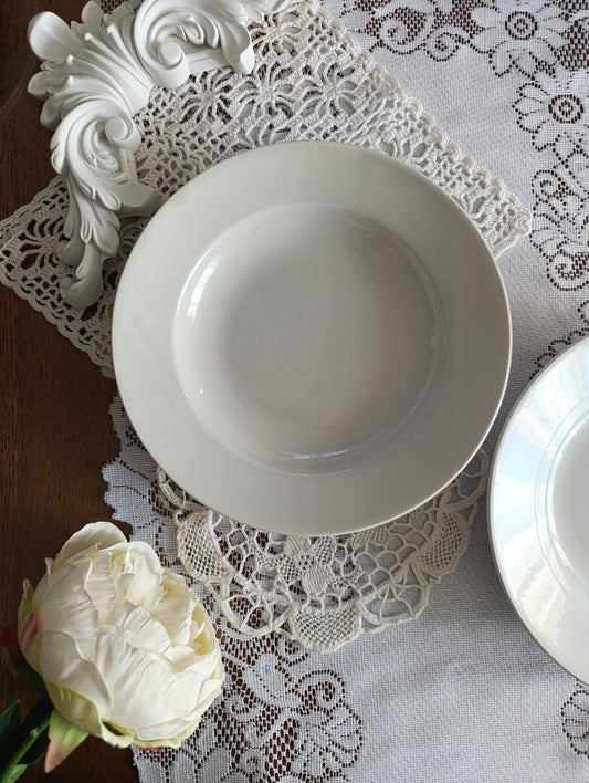 Assiette creuse Terre de fer blanche Sarreguemines Gien Pexonne
