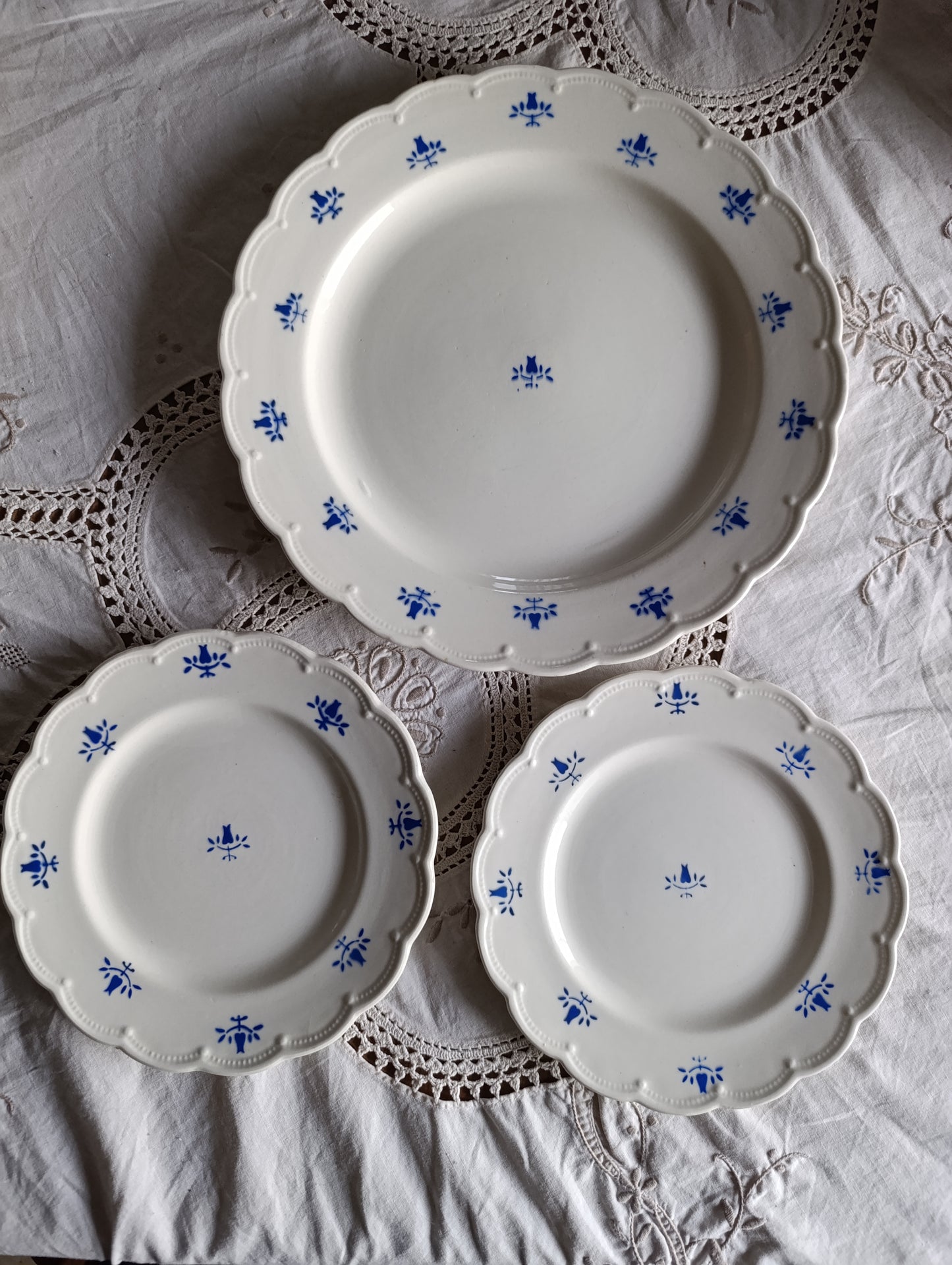 Assiettes dessert anciennes tulipe Boch la Louvière (Copie)