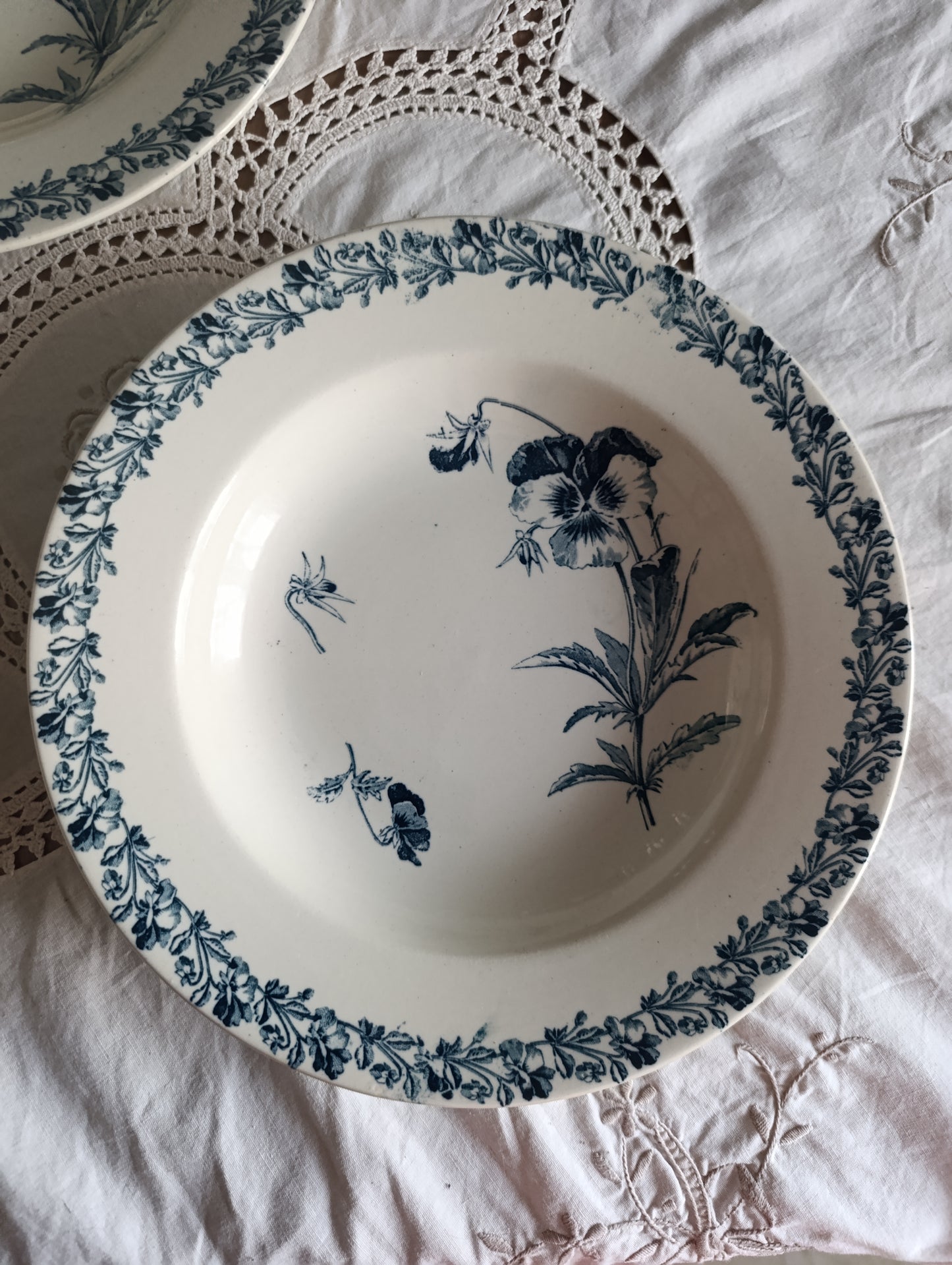Assiette creuse Pensée KG Luneville terre de fer