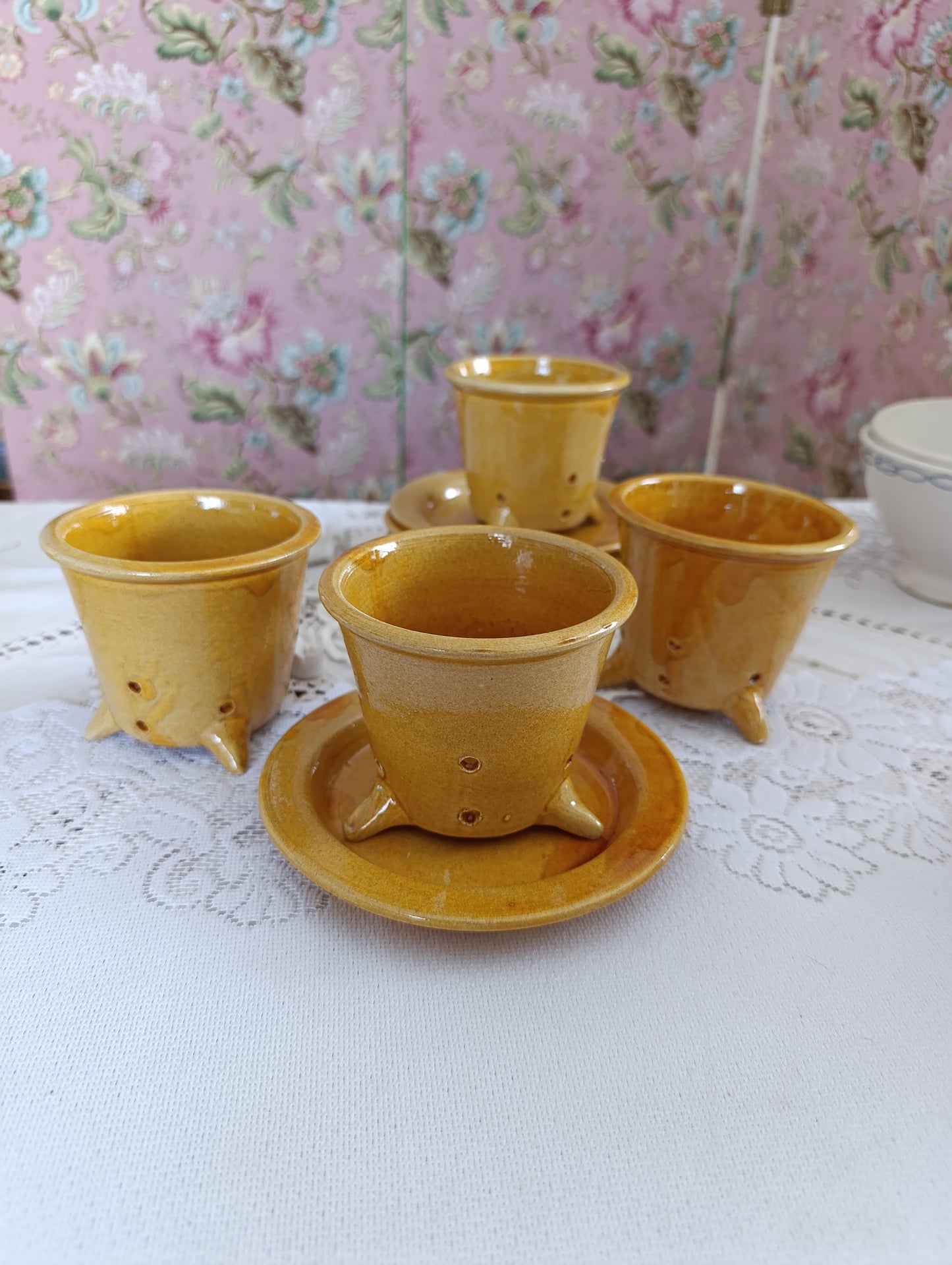 Pot à faisselle ancien