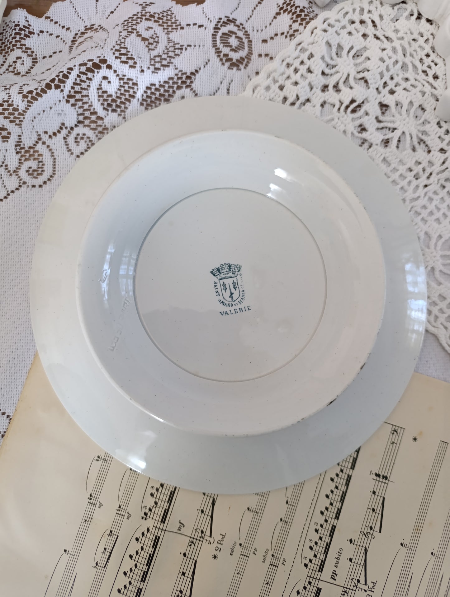 Assiette sur pied Valérie Saint Amand