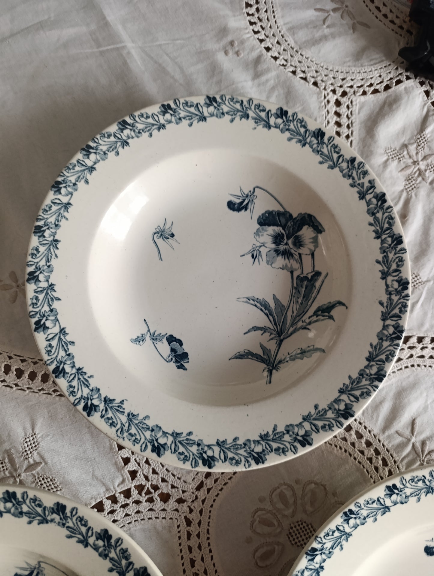 Assiette creuse Pensée KG Luneville terre de fer