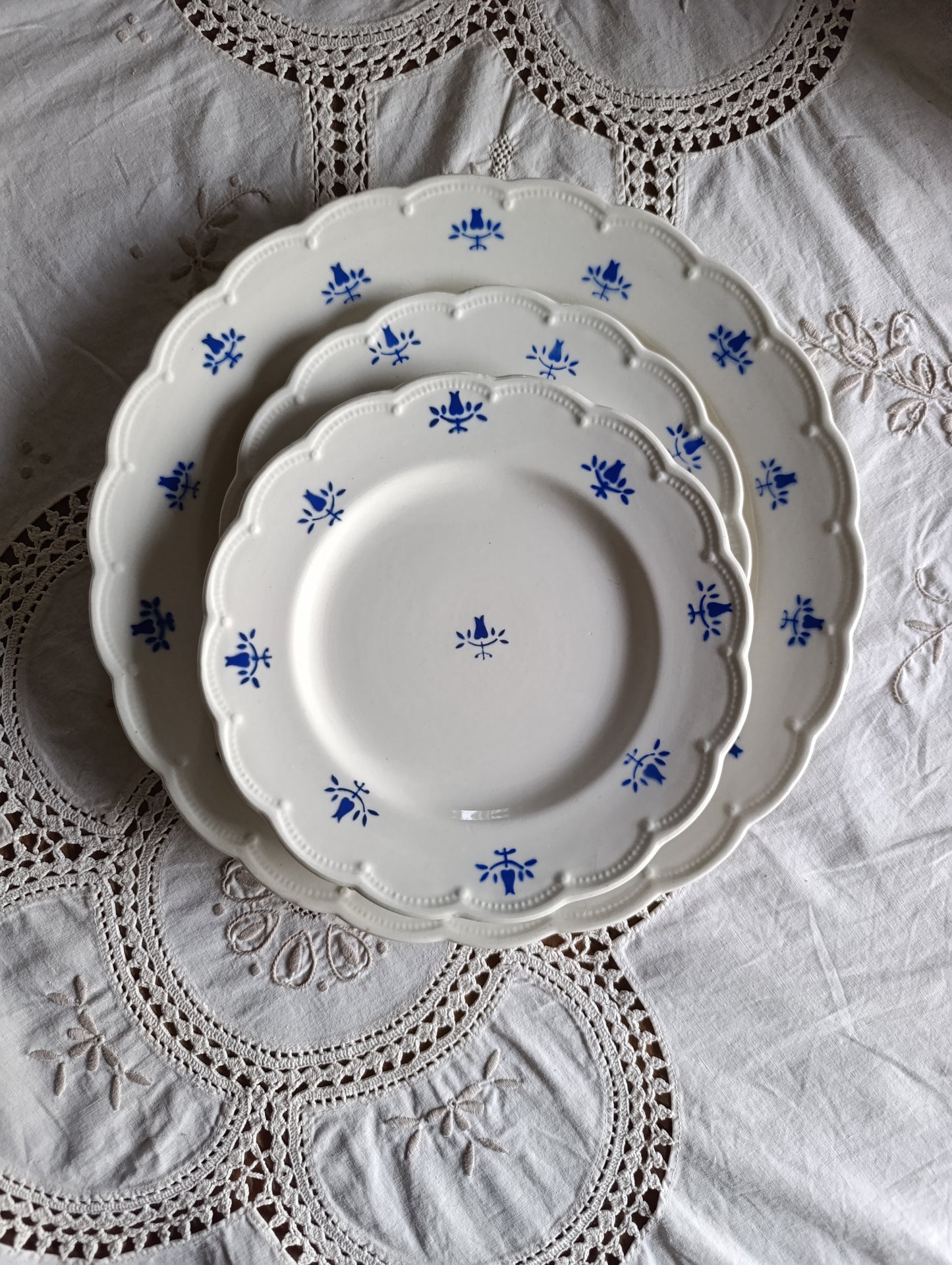 Assiettes dessert anciennes tulipe Boch la Louvière (Copie)