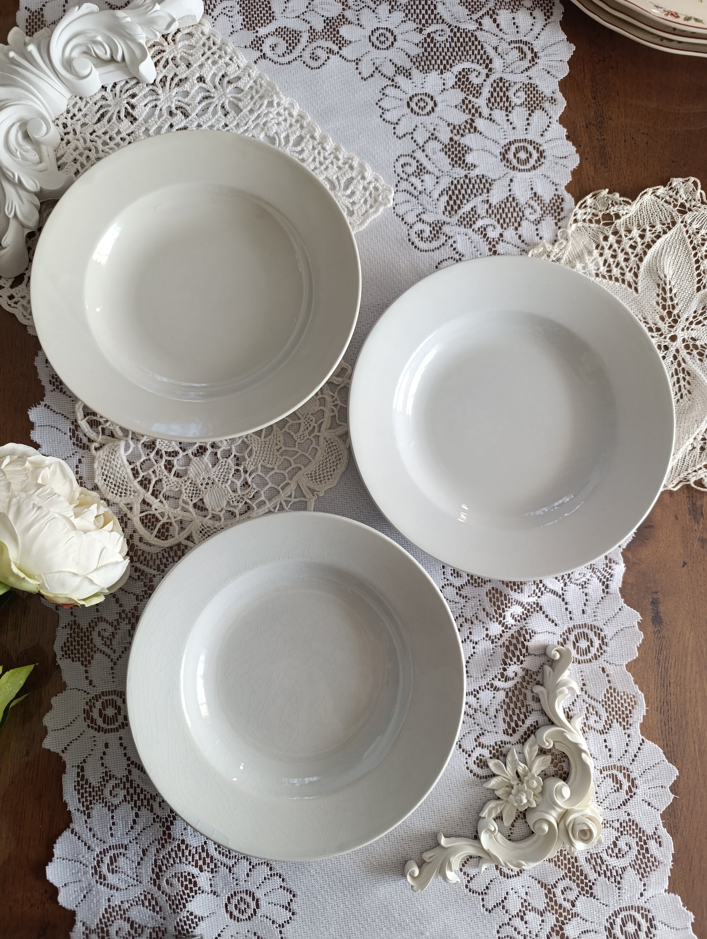 Assiette creuse Terre de fer blanche Sarreguemines Gien Pexonne