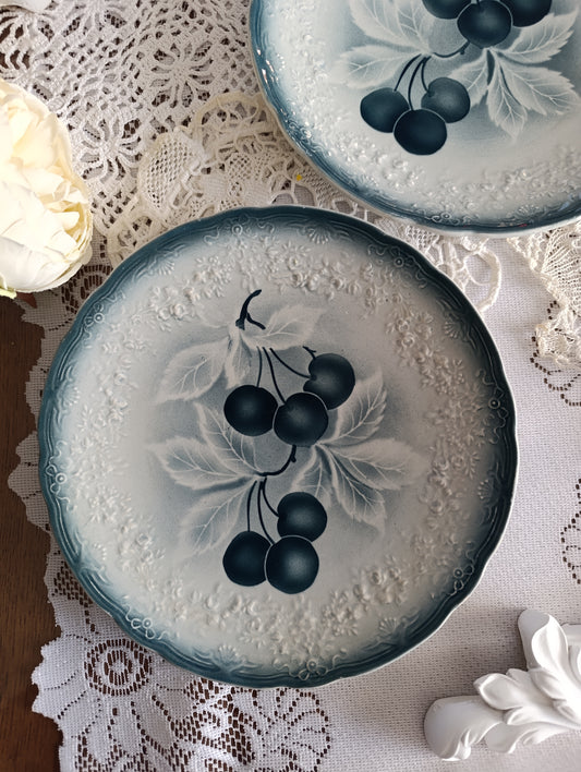 Assiettes cerises Badonviller terre de fer