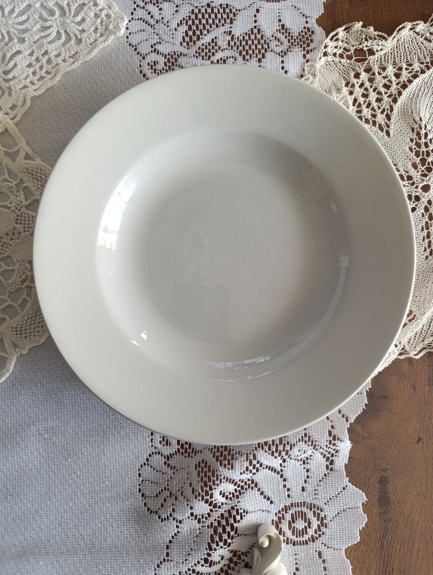 Assiette creuse Terre de fer blanche Sarreguemines Gien Pexonne